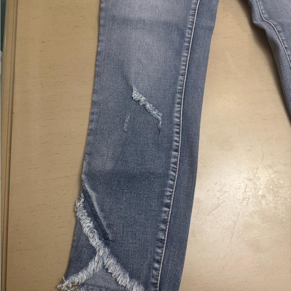 Judy Blue Light Wash skinny tulip hem Jeans size 7 or 28 EUC - Picture 2 of 9